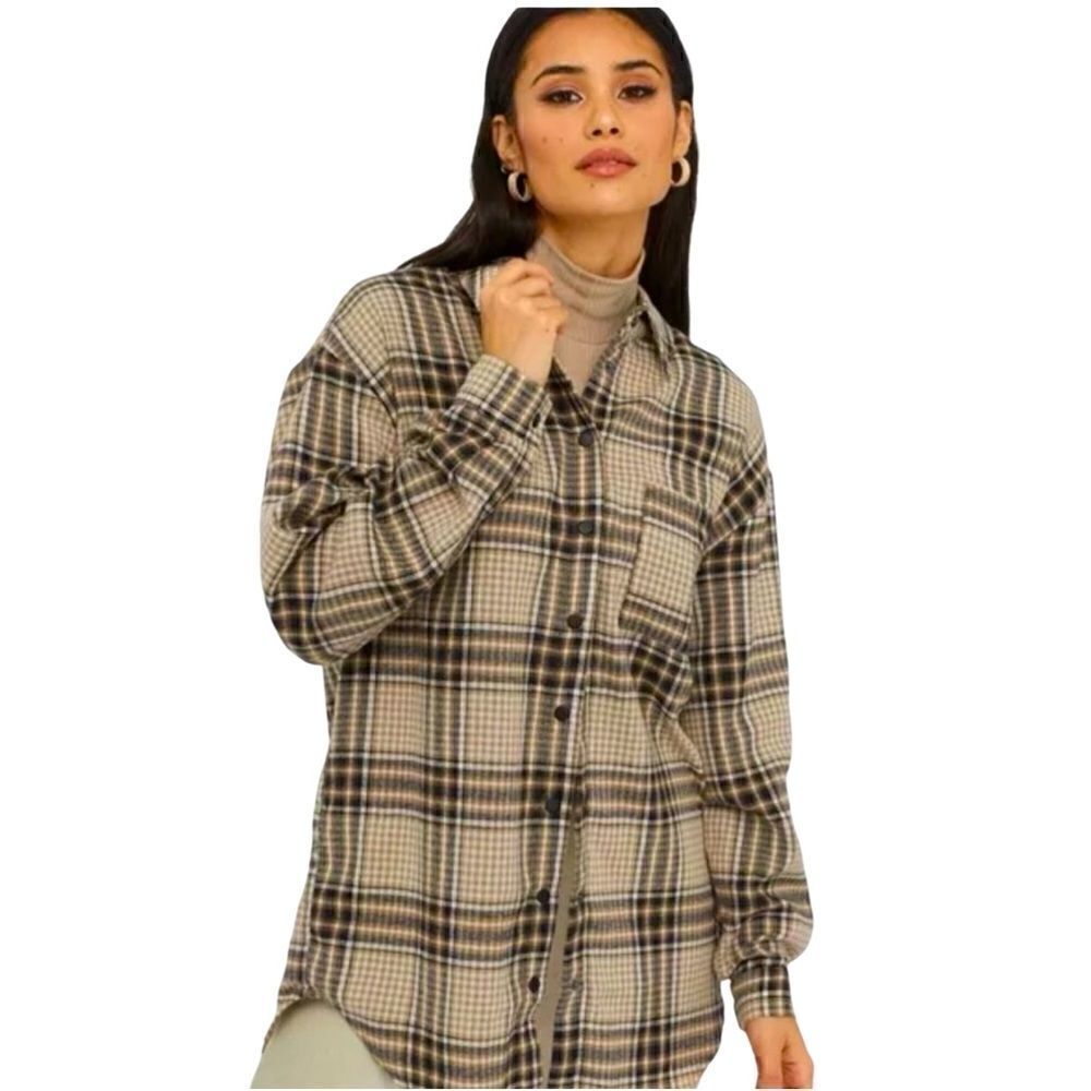 SONO Women’s Plaid Pocket Patched Shirt. Size: Large Color: Plaid